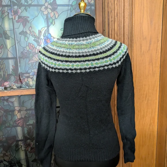 Women's Black and Green Turtleneck Sweater - Picture 3 of 3